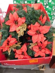lot 124 image: (4) 24 In. Silk Poinsettia Artificial Wreath Gold Fern Sprigs & Pinecones Decoration