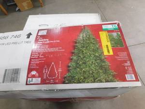 lot 175 image: Home Accents Holiday 7.5 ft Cedarburg Fir Christmas Tree