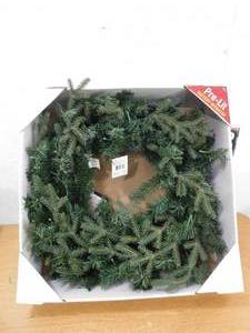 lot 44 image: 30 in Prelit Color Change Pine Wreath Christmas Door