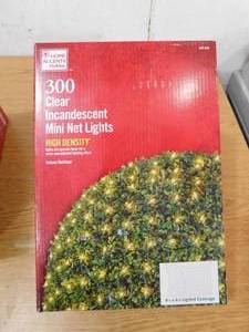 lot 144 image: (2) Home Accents Holiday 300-Mini Net Lights High Density Clear Lights 4 x 6