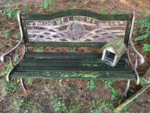 lot 2 image: Garden Bench, Bird Feeders and Birdhouse