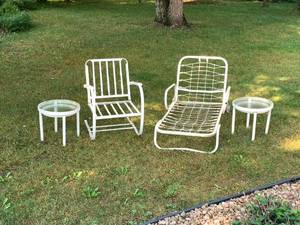 lot 3 image: Vintage patio chair, lounge, and 2 side tables