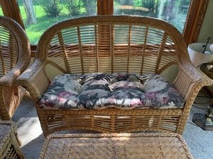 lot 7 image: Wicker Furniture Set