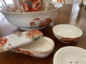 lot 24 image: Porcelain Pitcher, Bowl and Small Items