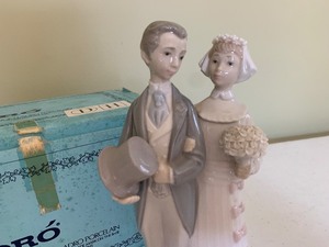 lot 25 image: Lladro Porcelain Bride and Groom