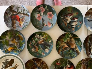 lot 26 image: Decorative Bird Plates and Bird Art