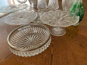 lot 30 image: Glass Serveware