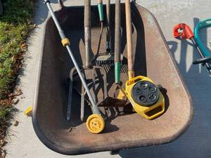 lot 37 image: Lawn and Garden Tools