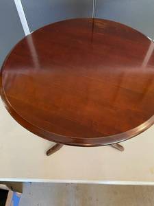 lot 54 image: Round Maple Table