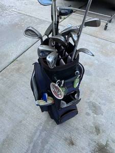 lot 75 image: Mens Golf Clubs with Bag