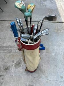 lot 76 image: Retro Vintage Golf Clubs