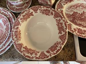 lot 109 image: Transferware Dinner and Serving Pieces