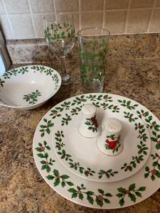 lot 111 image: Holiday Dining and Accessories