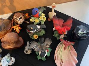 lot 134 image: Brightly Colored Bird Figurines