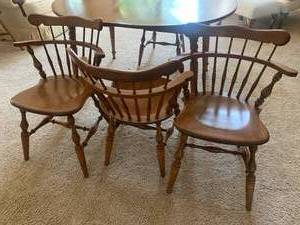 lot 124 image: Maple Dining Table with 4 Chairs
