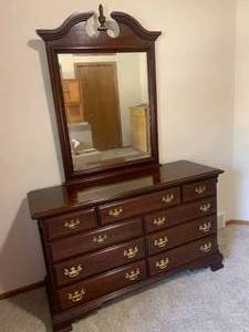 lot 126 image: Handsome Dresser with Mirror
