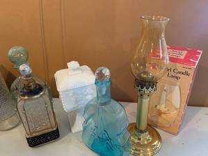 lot 142 image: Fancy Fun Decor