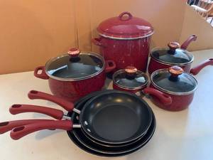 lot 145 image: Paula Deen Cookware