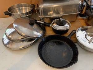 lot 148 image: Cabinet Cleanout Haul