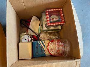 lot 158 image: Christmas Decorating Treasure Trove