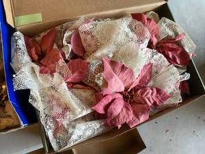 lot 170 image: Holiday Decorating