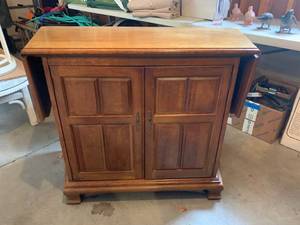 lot 186 image: Clever Buffet with Folding Sides
