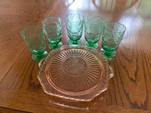 lot 190 image: MCM Green Glass Goblets wPink Tray