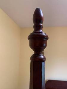 lot 191 image: Handsome 4 Poster Bed