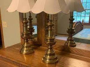 lot 192 image: Large Brass Lamp