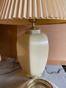 lot 175 image: Miscellaneous Lamps and Shades