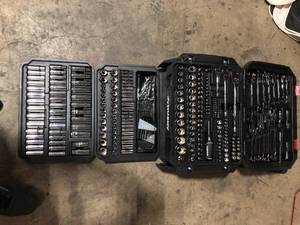 lot 7 image: Husky Mechanics Tool Set (290-Piece) Customer Returns See Pictures
