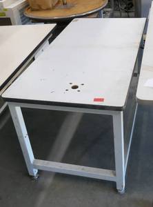 lot 31 image: Electric height adjustable table 60x30
