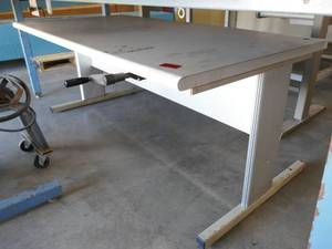 lot 37 image: Small worktable 60x30 adjustable height via crank