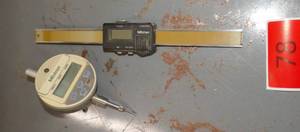 lot 78 image: Mitutoyo IDC-1012E digimatic absolute indicator and a digital caliper