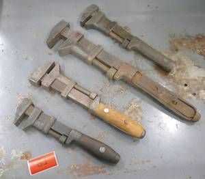 lot 81 image: Set of 4 Vintage pipe wrenches