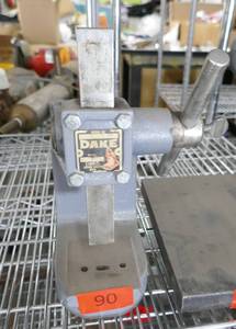 lot 90 image: Small Dake 1 ton press