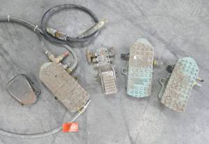 lot 92 image: Group of 5 pneumatic foot pedals  switches