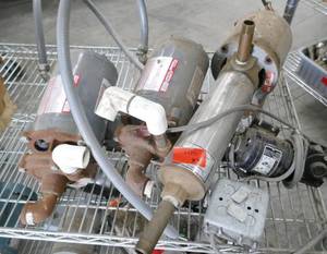 lot 106 image: Lot of 4 motors