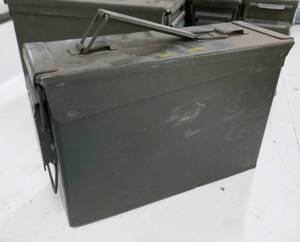 lot 115 image: Green ammo can - 200 cartridge 7.62mm M13
