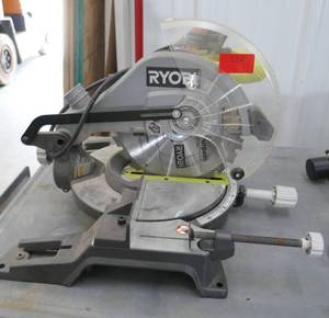 lot 124 image: Like New Ryobi 10 inch saw