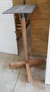lot 145 image: I-Pad stand