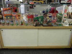 FANTASTIC SPORTS GLASSES & SPORTS COLLECTIBLES - PLEASE SEE ALL PICTURES - PLEASE BRING YOUR OWN PACKING AND HELP IF NEEDED