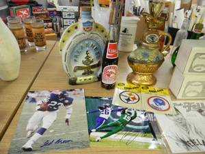 FANTASTIC SPORTS COLLECTIBLES - PLEASE SEE ALL PICTURES - PLEASE BRING YOUR OWN PACKING AND HELP IF NEEDED