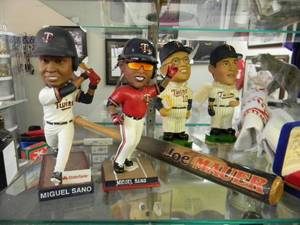 FANTASTIC MINNESOTA TWINS SPORTS COLLECTIBLES - PLEASE SEE ALL PICTURES - PLEASE BRING YOUR OWN PACKING AND HELP IF NEEDED