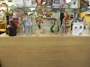 FANTASTIC VINTAGE BOTTLES, DECANTERS & MORE COLLECTIBLES - PLEASE SEE ALL PICTURES - PLEASE BRING YOUR OWN PACKING AND HELP IF NEEDED