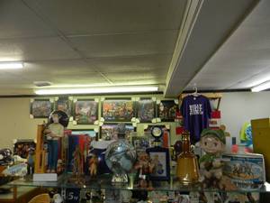 FANTASTIC DECANTERS & MORE COLLECTIBLES - PLEASE SEE ALL PICTURES - PLEASE BRING YOUR OWN PACKING AND HELP IF NEEDED