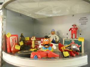 FANTASTIC VINTAGE COLLECTIBLES - GREAT PIECES - PLEASE SEE ALL PICTURES - PLEASE BRING YOUR OWN PACKING AND HELP IF NEEDED