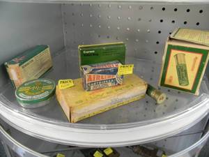 VINTAGE AMMO COLLECTIBLES - GREAT PIECES - PLEASE SEE ALL PICTURES - PLEASE BRING YOUR OWN PACKING AND HELP IF NEEDED