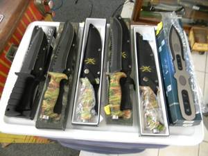 FANTASTIC KNIFE COLLECTION - NEW IN BOX - PLEASE SEE ALL PICTURES - PLEASE BRING YOUR OWN PACKING AND HELP IF NEEDED