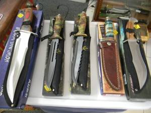 FANTASTIC KNIFE COLLECTION - NEW IN BOX - PLEASE SEE ALL PICTURES - PLEASE BRING YOUR OWN PACKING AND HELP IF NEEDED